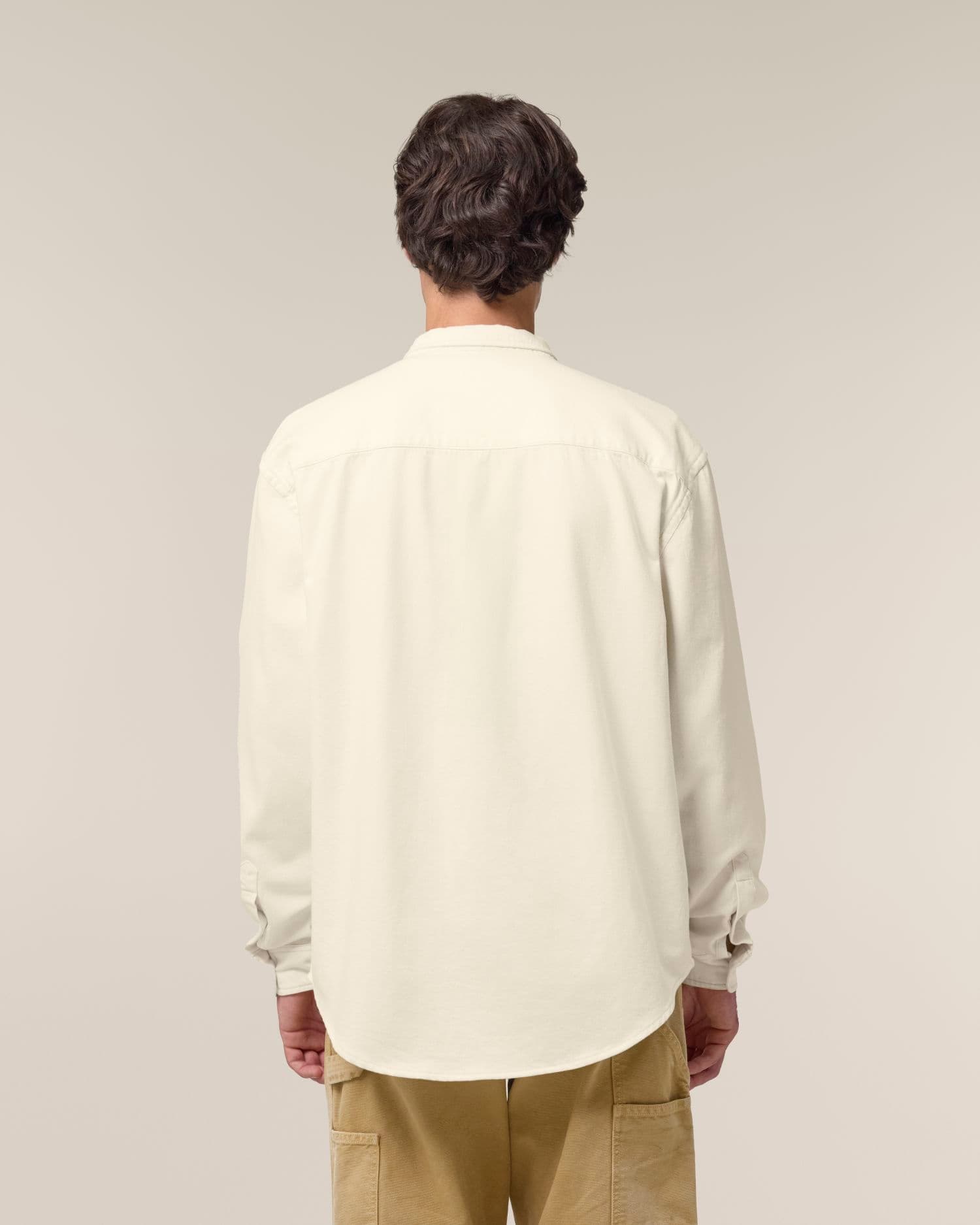 Worker Shirt Stanley/Stella gedragen, kleur Natural Raw