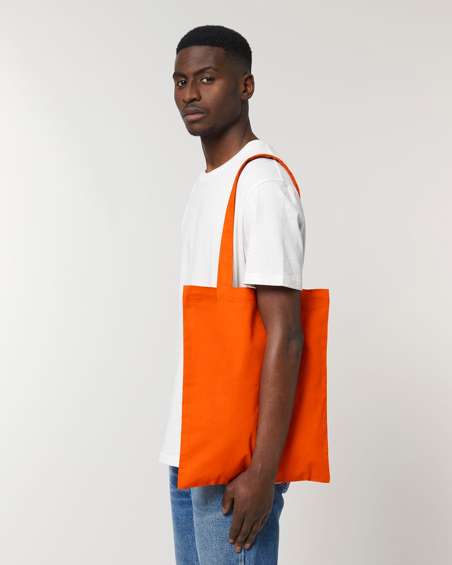 Light Tote Bag Stanley/Stella porté, coloris Bright Orange