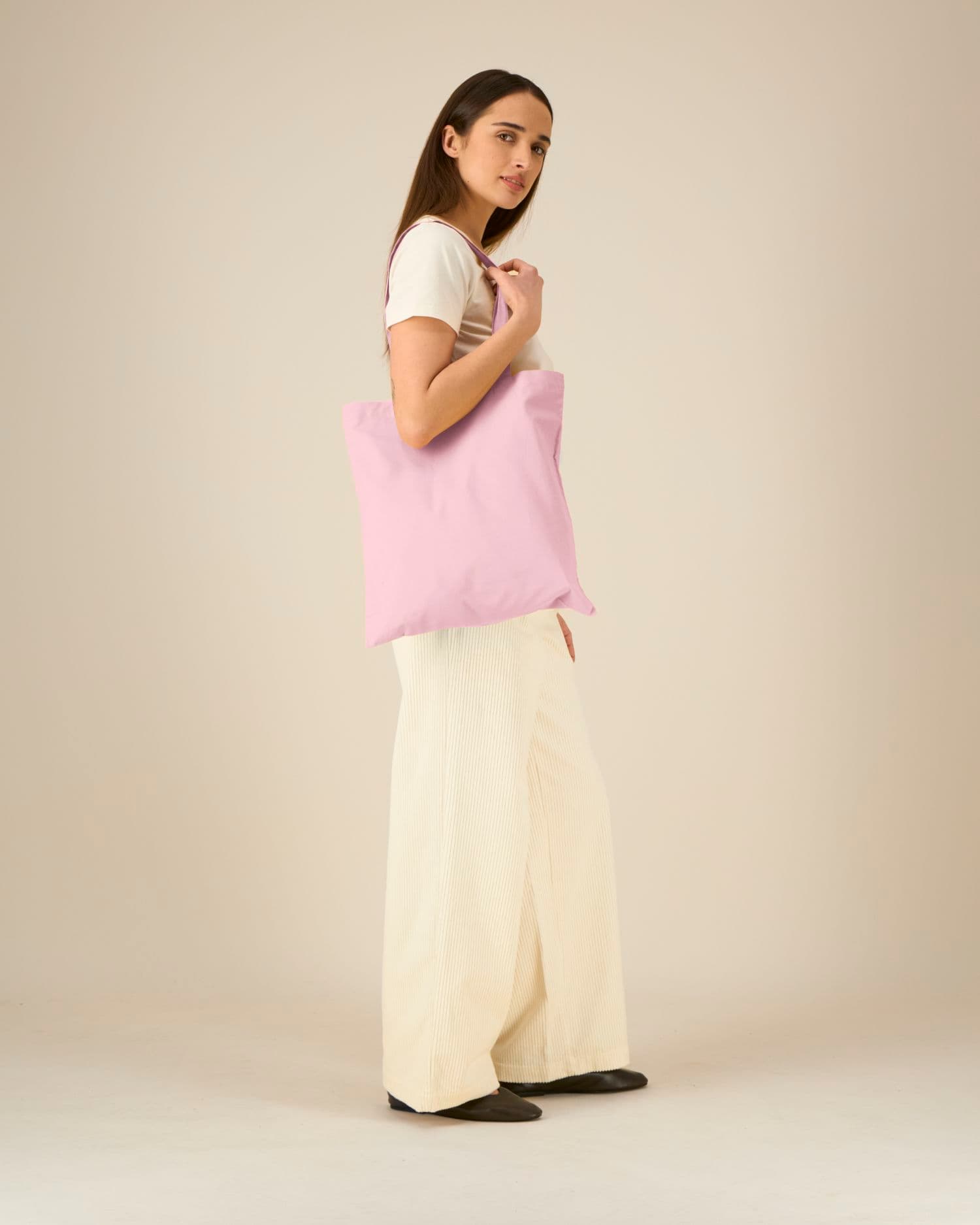 Light Tote Bag Stanley/Stella porté, coloris Cotton Pink