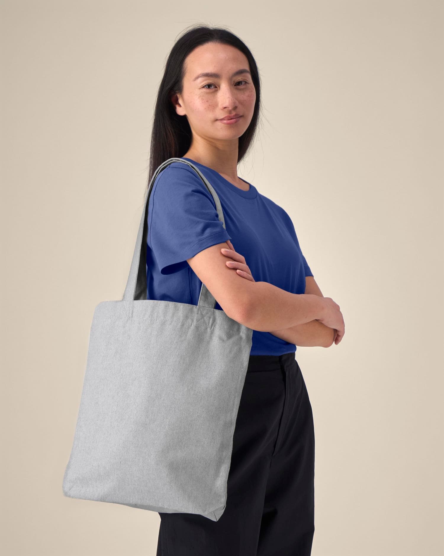 Tote Bag Stanley/Stella porté, coloris Heather Grey