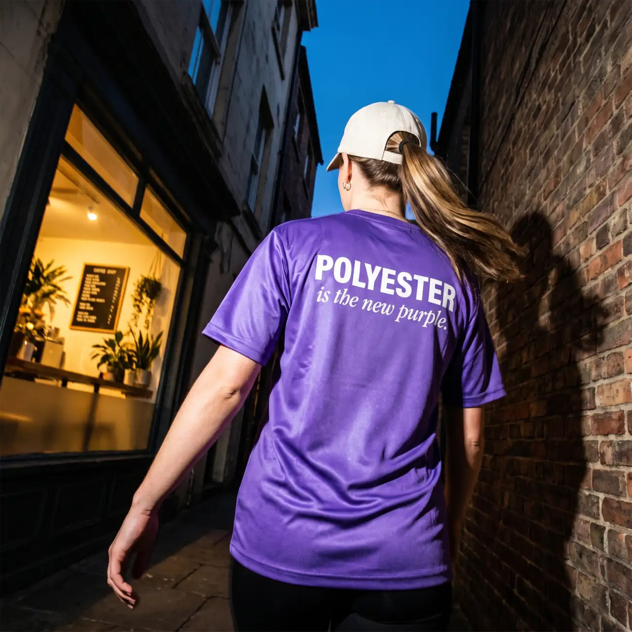 Polyester : avantages, inconvénients et usages en volume
