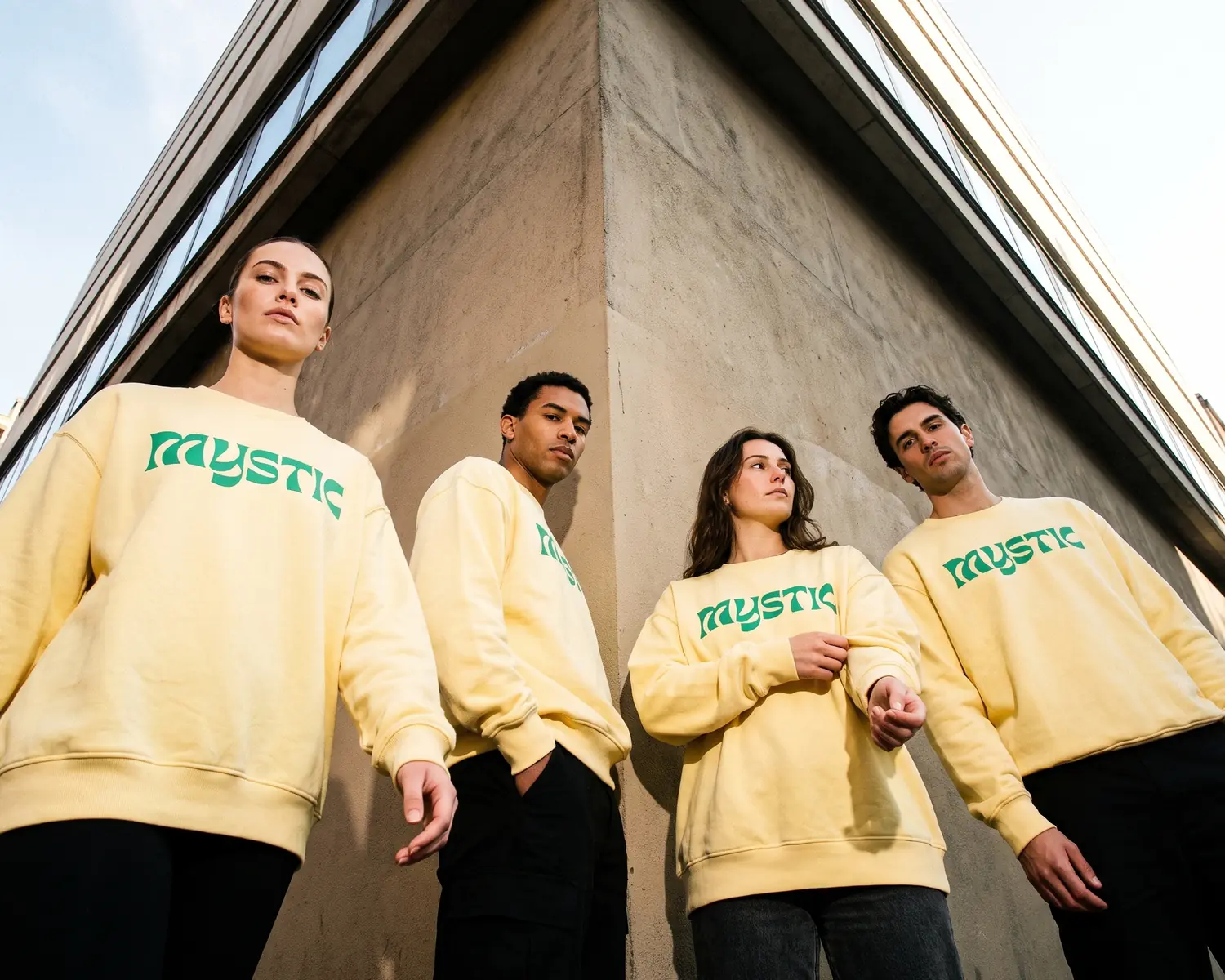 Crewneck ou hoodie : définition, différences et prix