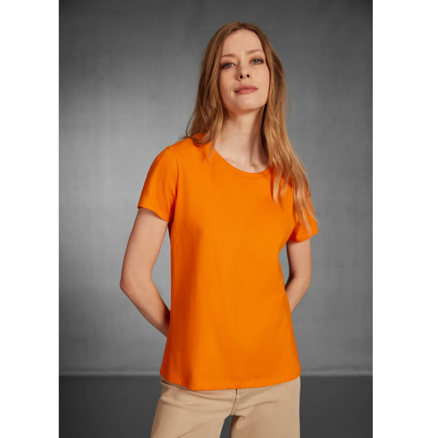 #E190 Women — customisable T-shirts by B&C