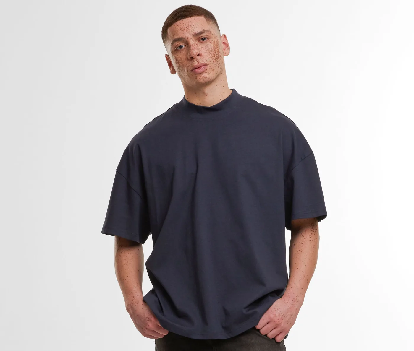Oversized Mock Neck Tee — T-shirts Build Your Brand à personnaliser