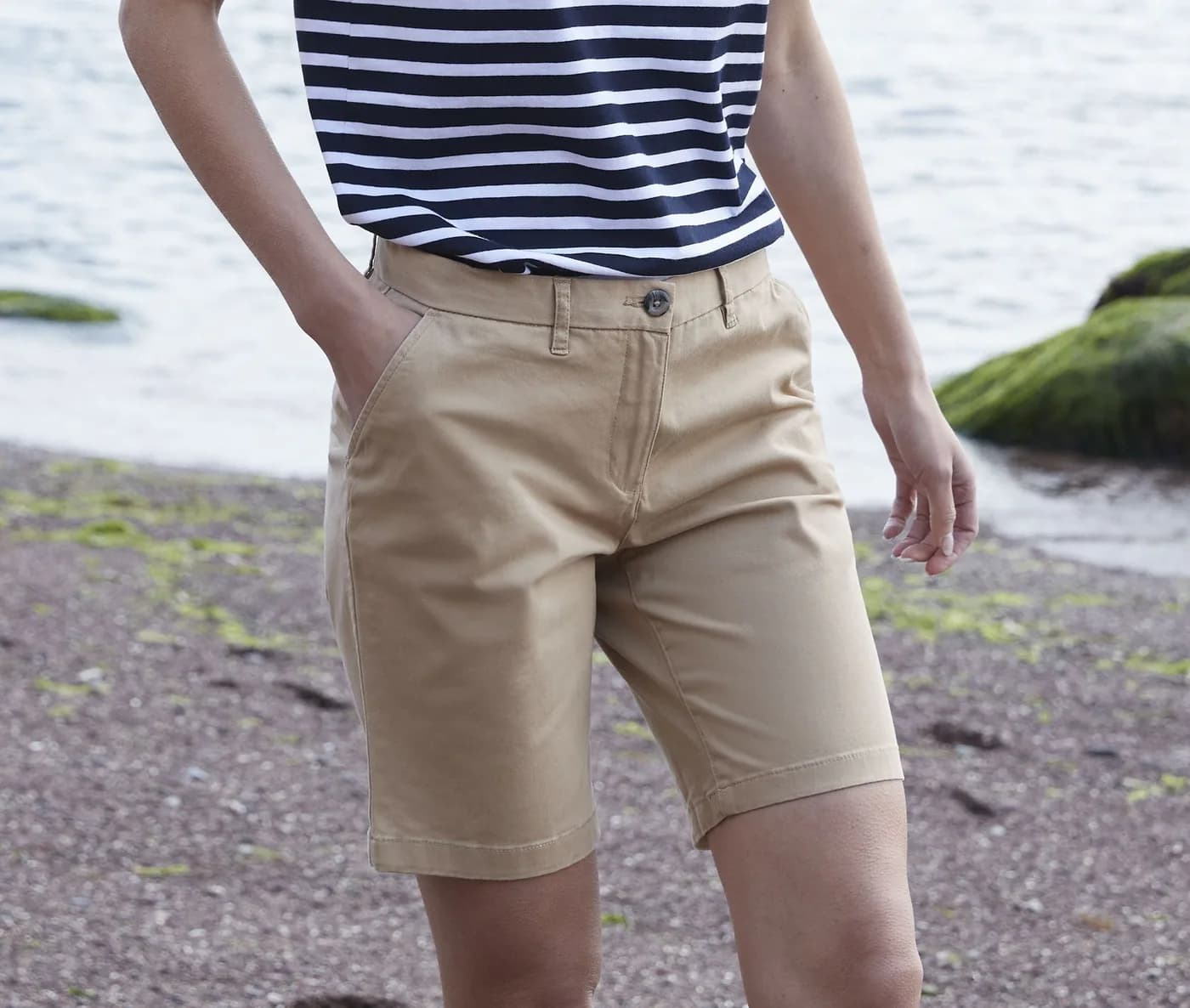 Ladies' Stretch Chino Shorts — Bas Front Row à personnaliser