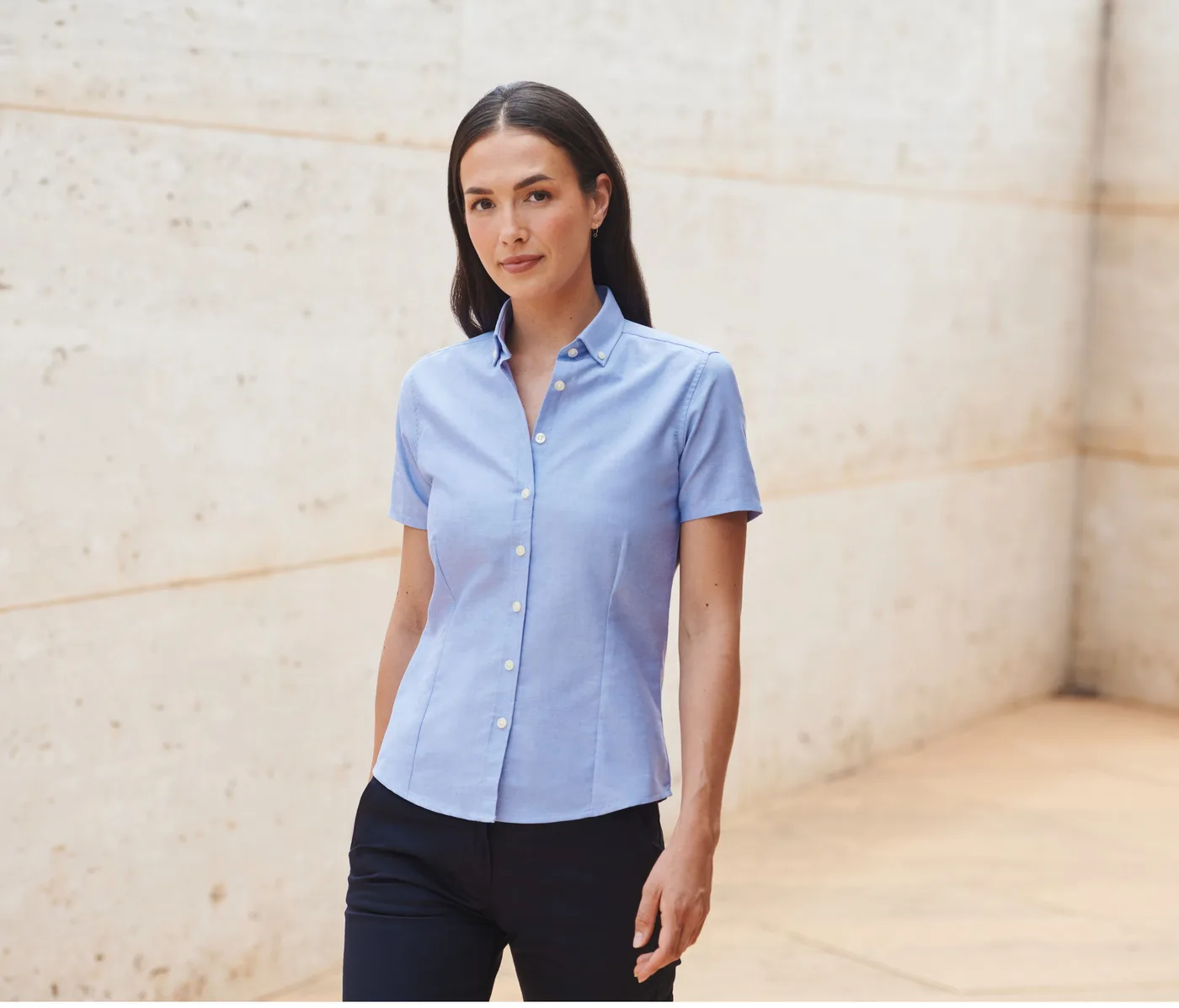 Ladies’ Modern Oxford Short Sleeved Shirt – Regular Fit — Chemises Henbury à personnaliser