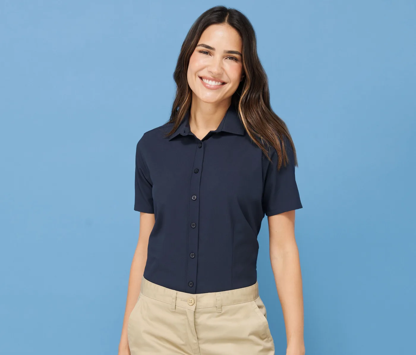 Ladies' Wicking Antibacterial Polyester Quick Dry Short Sleeved Shirt — Chemises Henbury à personnaliser
