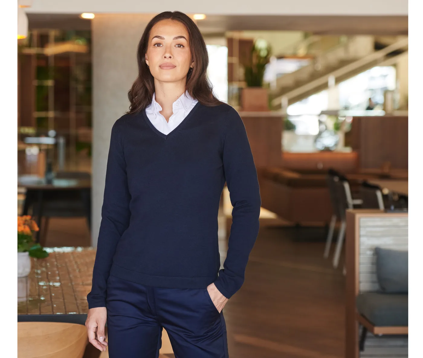 Ladies' V-Neck Jumper — Sweats & hoodies Henbury à personnaliser