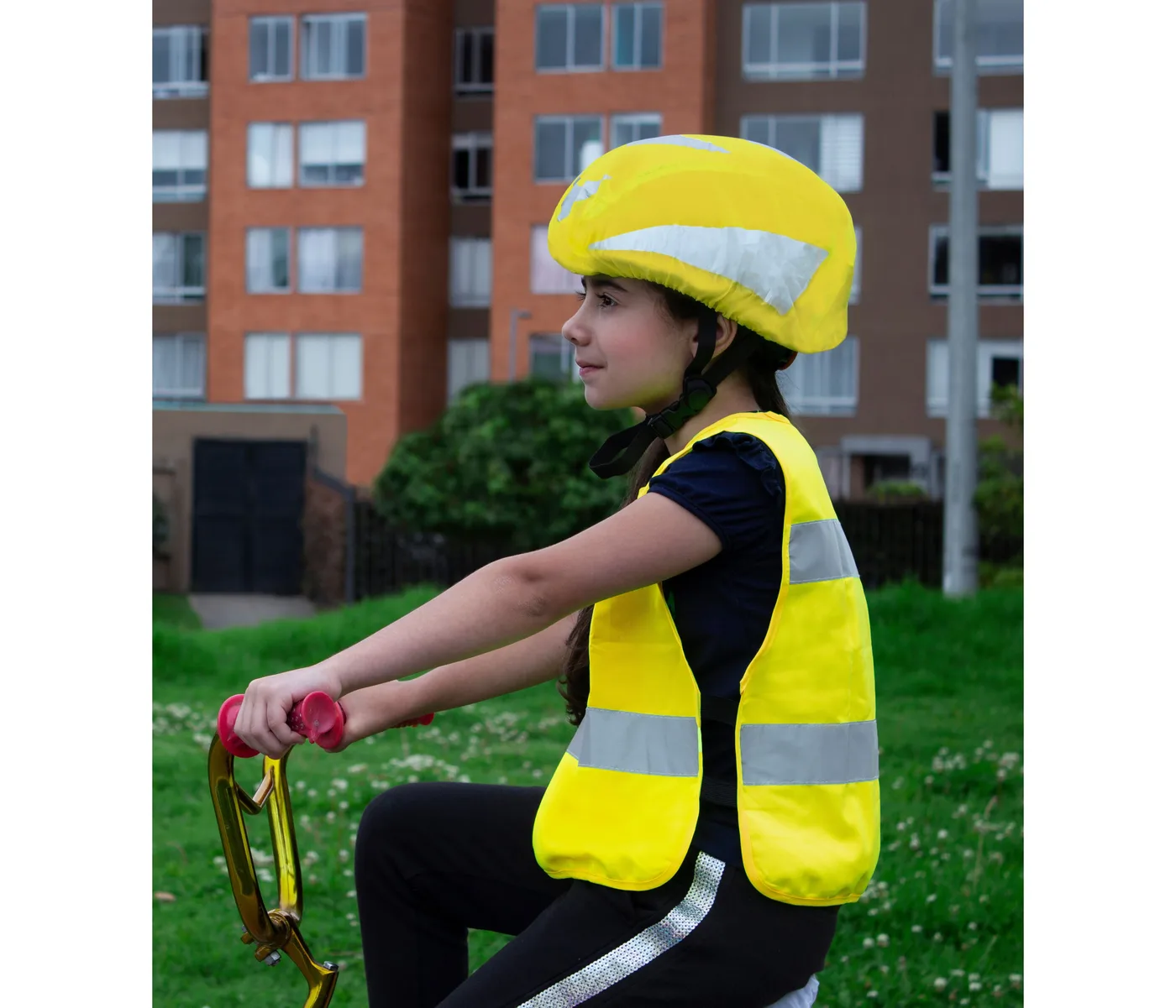 Hi-Vis Water-Repellent Bicycle-Helmet Cover "maastricht" — Vestes & extérieur Korntex à personnaliser