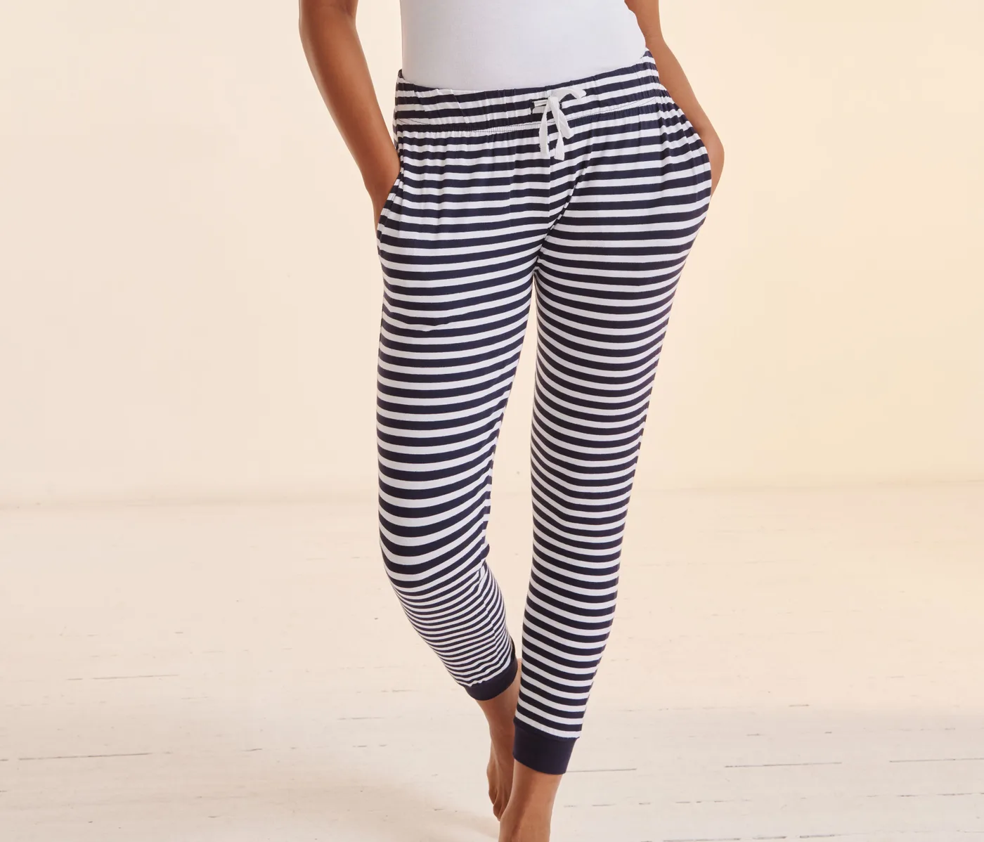 Women’s Cuffed Lounge Pants — Bas SF Clothing à personnaliser