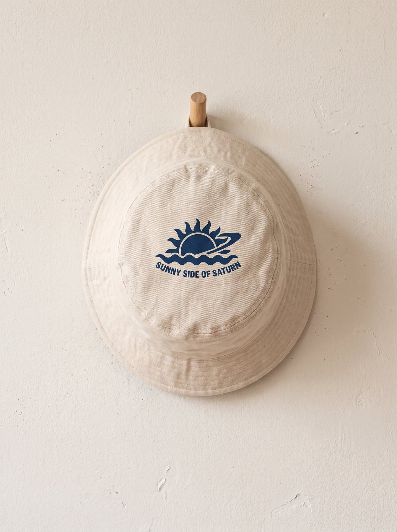 Bedrukte bucket hat voor een toeristenbureau: eenkleurig logo in transfer