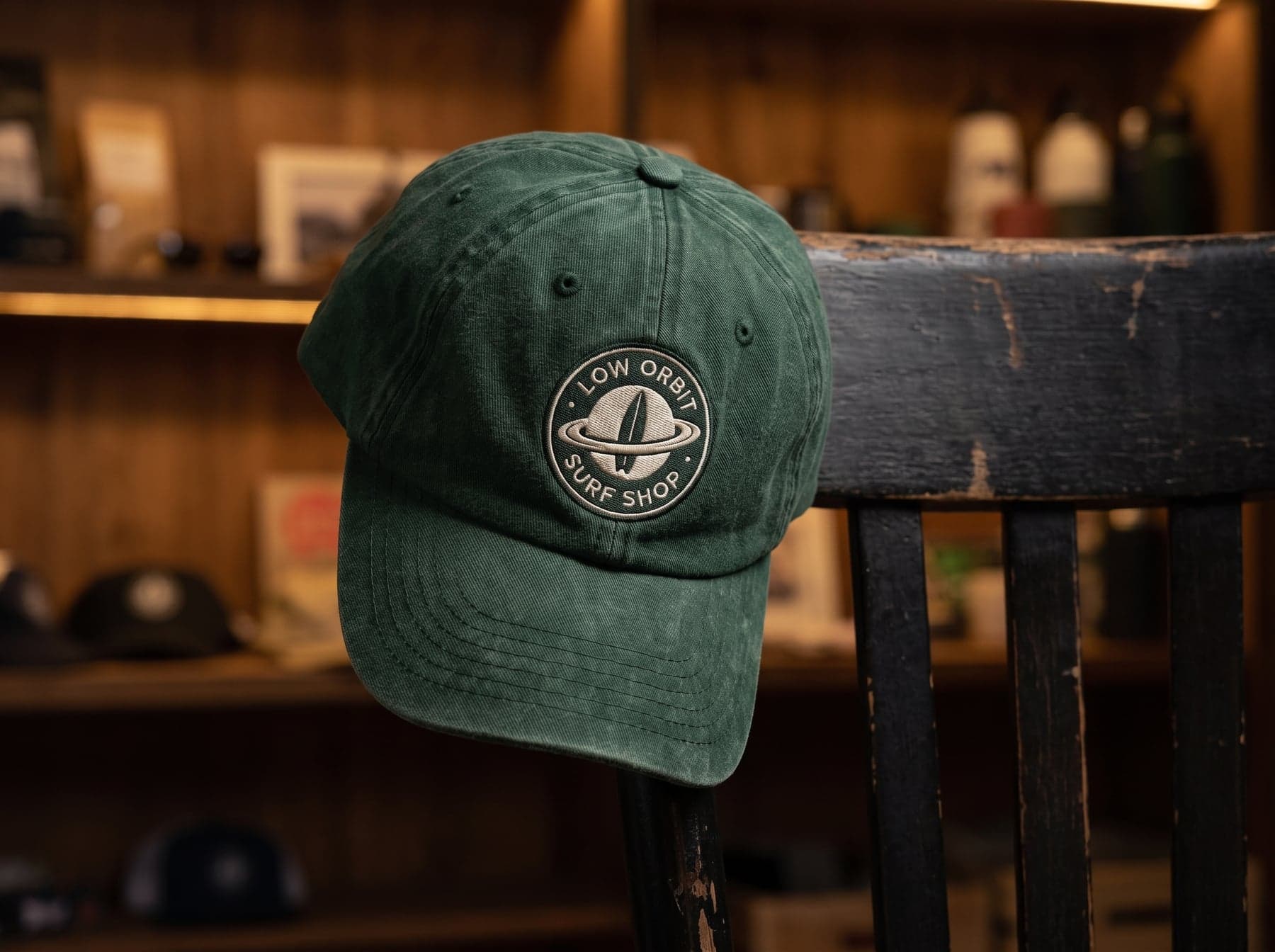 La pièce — Beechfield Low Profile Vintage Cap Vintage Bottle Green, broderie au cœur, devant