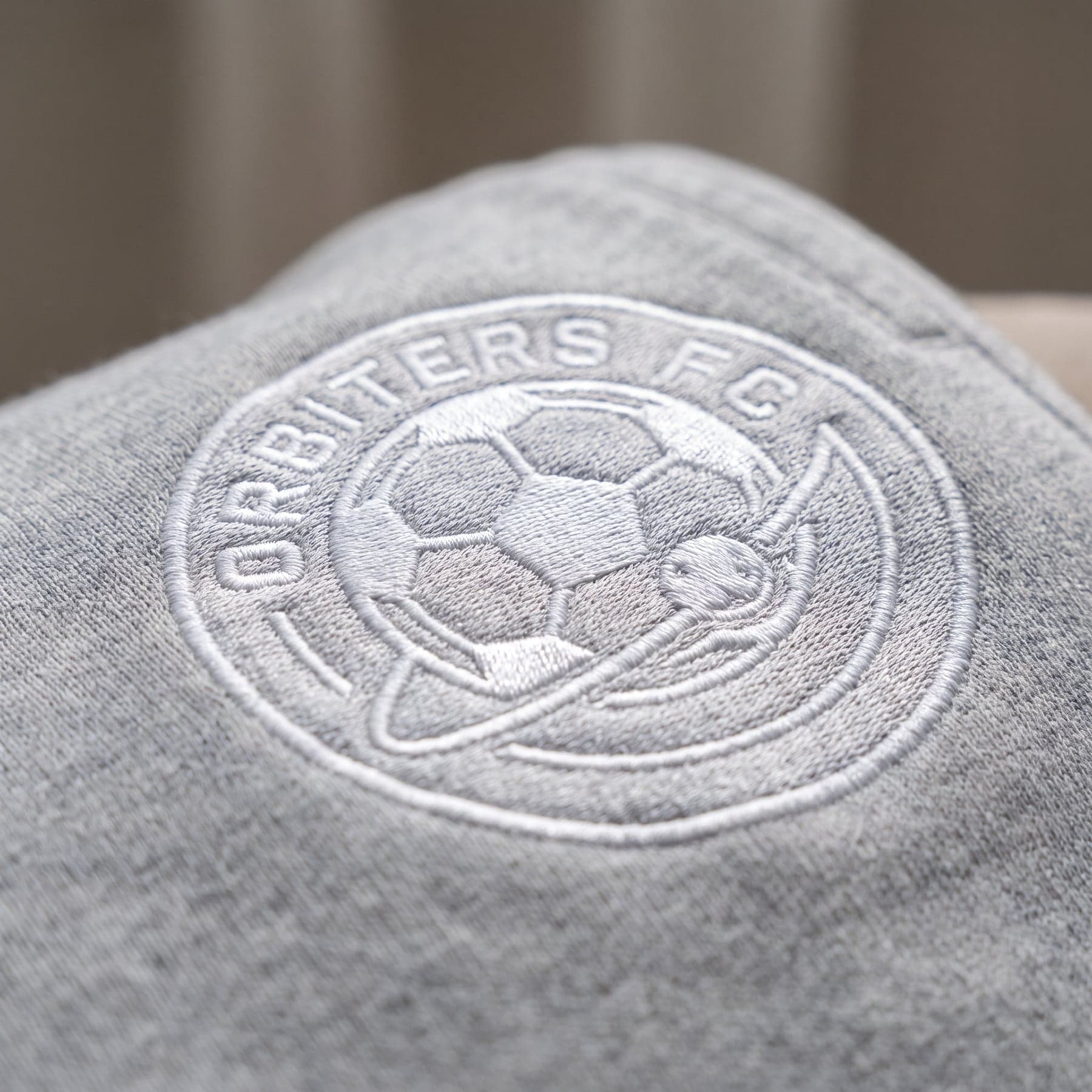 Le marquage — Stanley/Stella Trainer 2.0 Heather Grey, broderie au cœur, devant