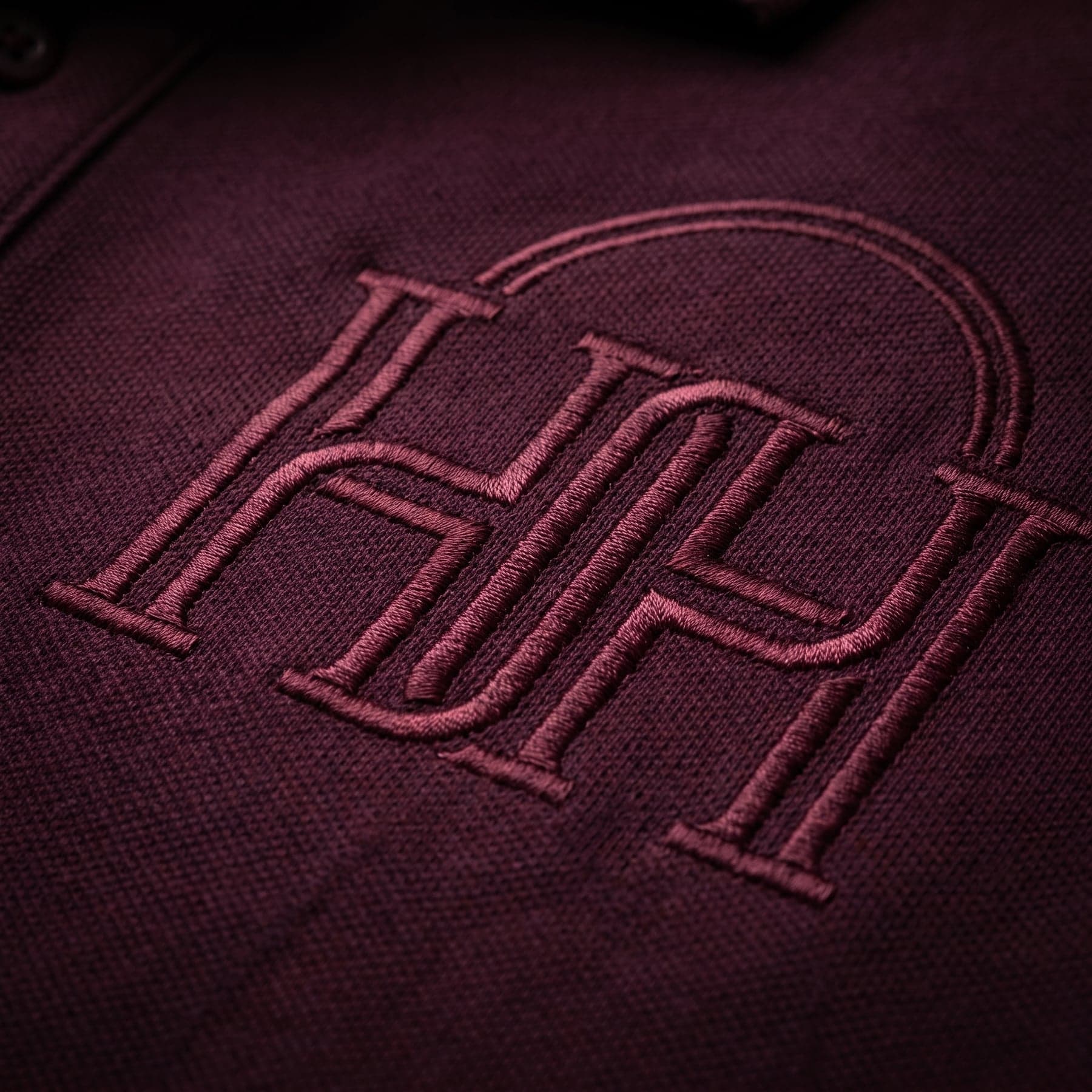Le marquage — B&C B&c My Eco Polo 65/35 Burgundy, broderie au cœur, devant