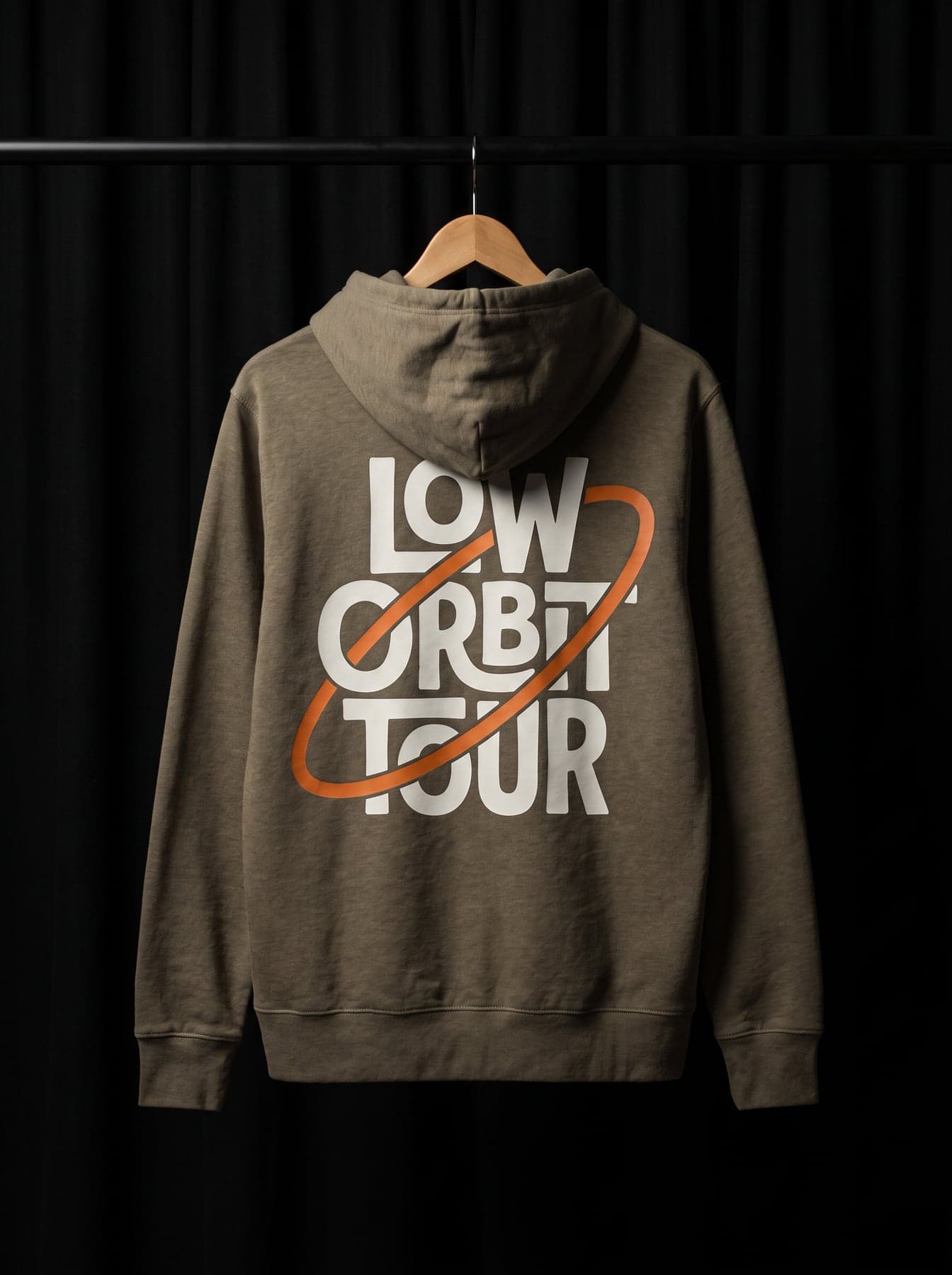 Individueller Zip-Hoodie für eine Tournee: Plakatmotiv auf dem Rücken