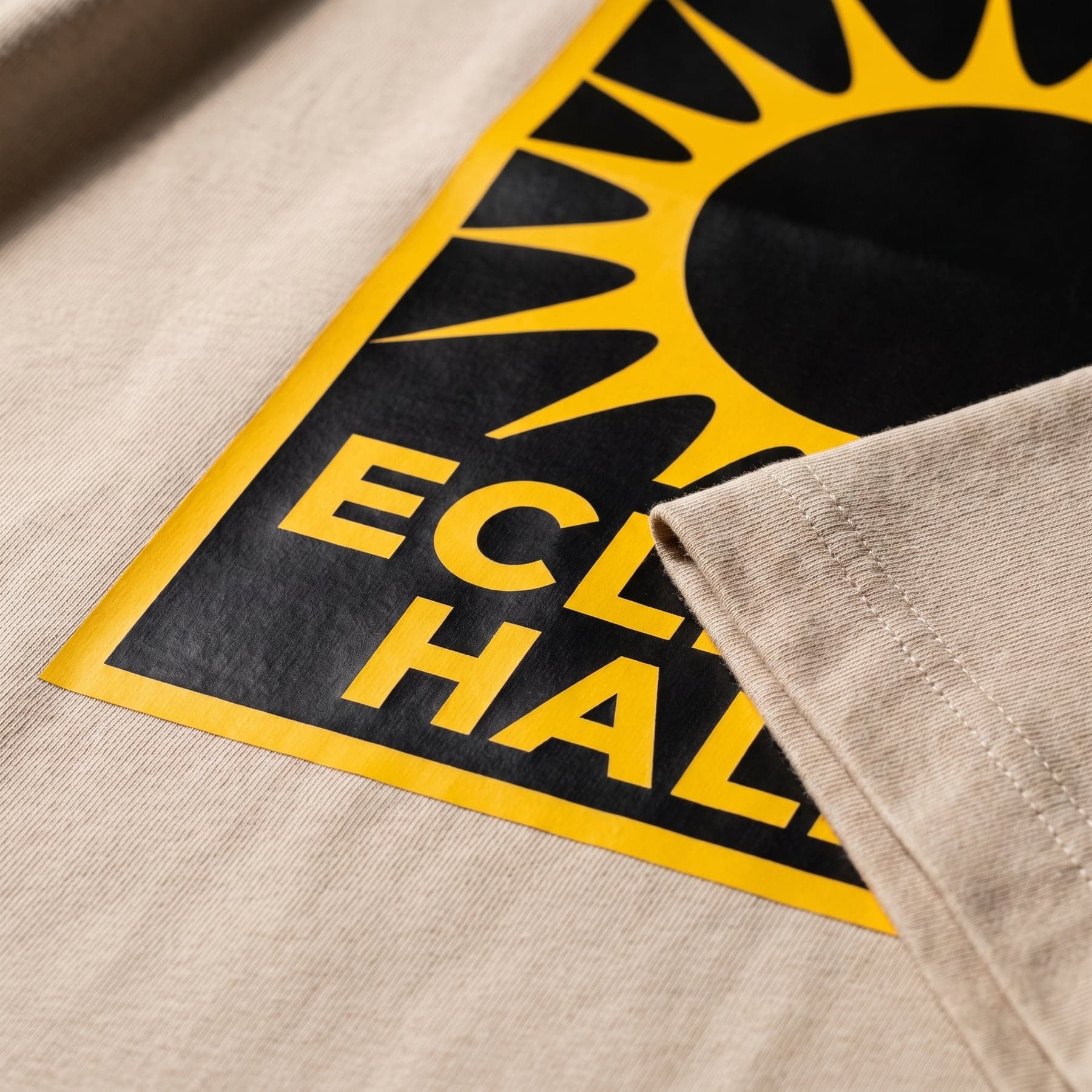 Le marquage — Build Your Brand Heavy Oversize Tee Sand, transfert DTF en grand format, dans le dos
