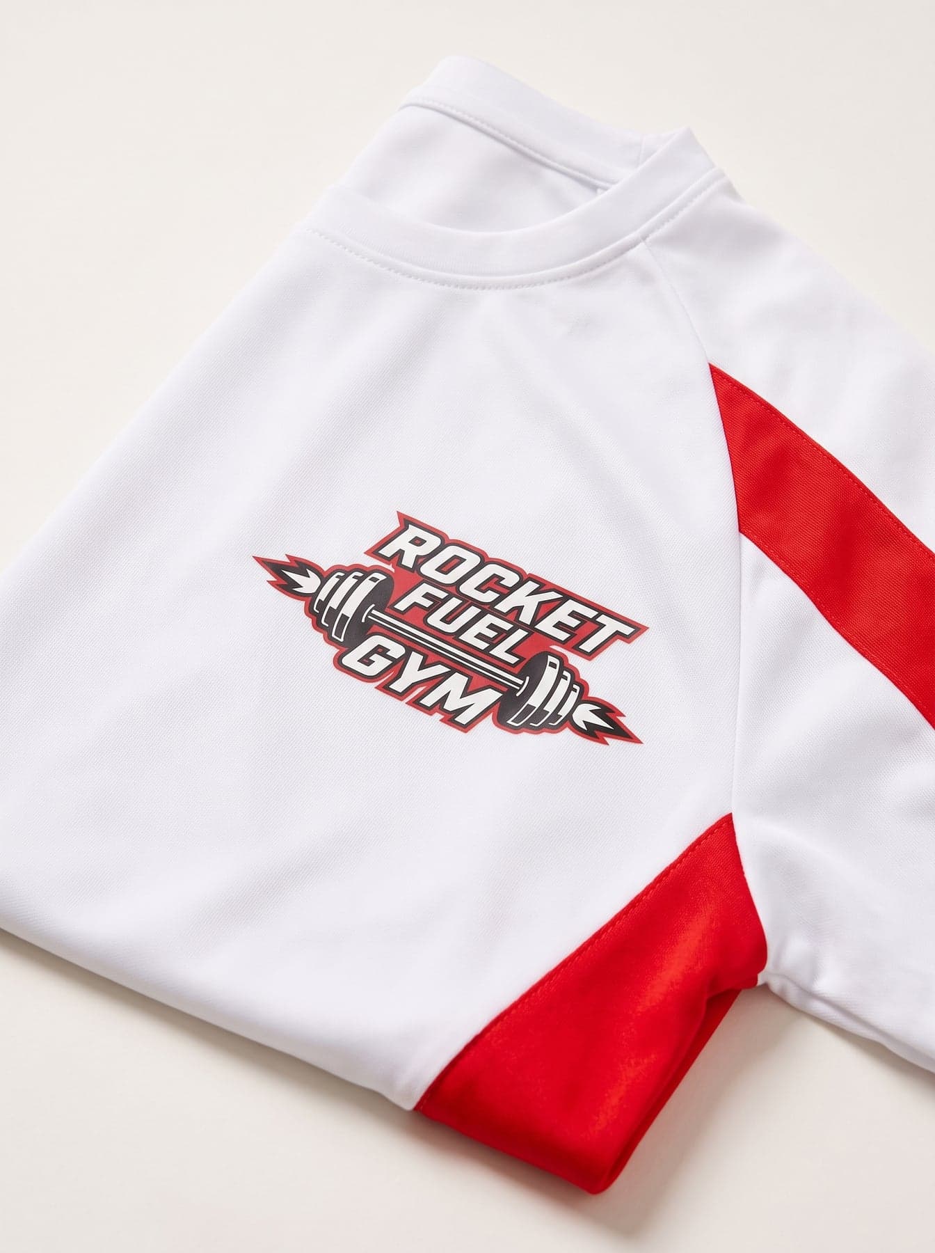 Le marquage — Just Cool Contrast Cool T Arctic White / Fire Red, transfert DTF au cœur, devant