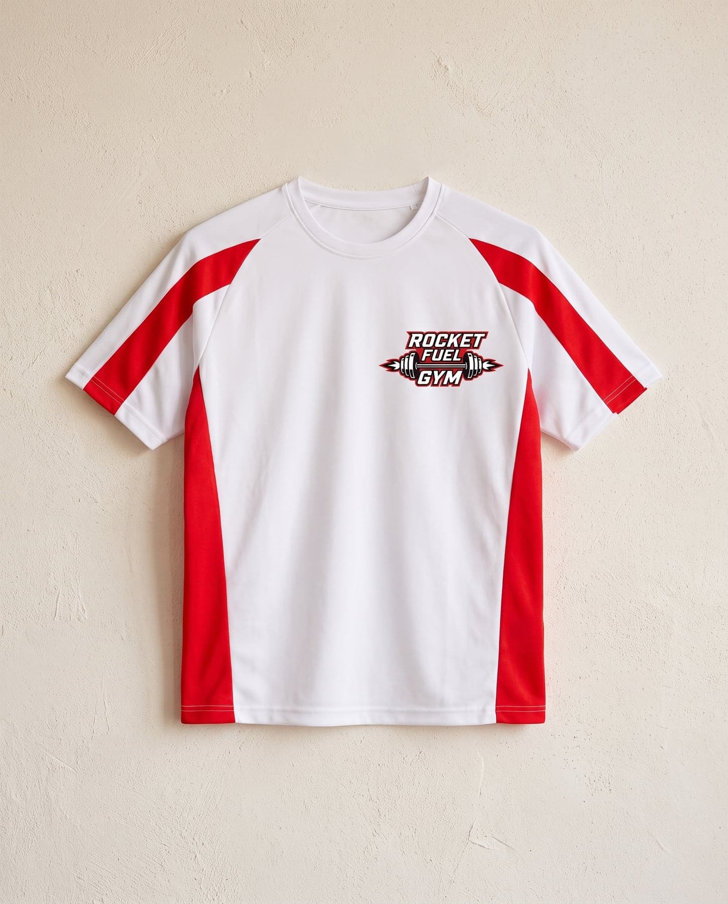 T-shirt technique personnalisé : logo au cœur, nom dans le dos