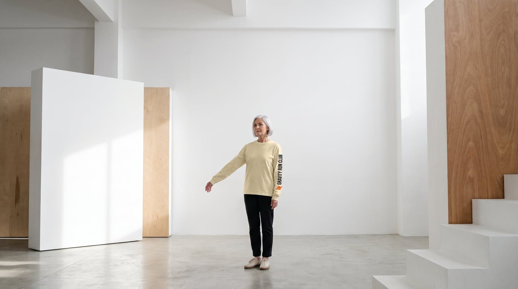 En situation — Bella+Canvas Unisex Heavy Boxy Long Sleeve Tee Natural, transfert DTF en grand format, sur la manche