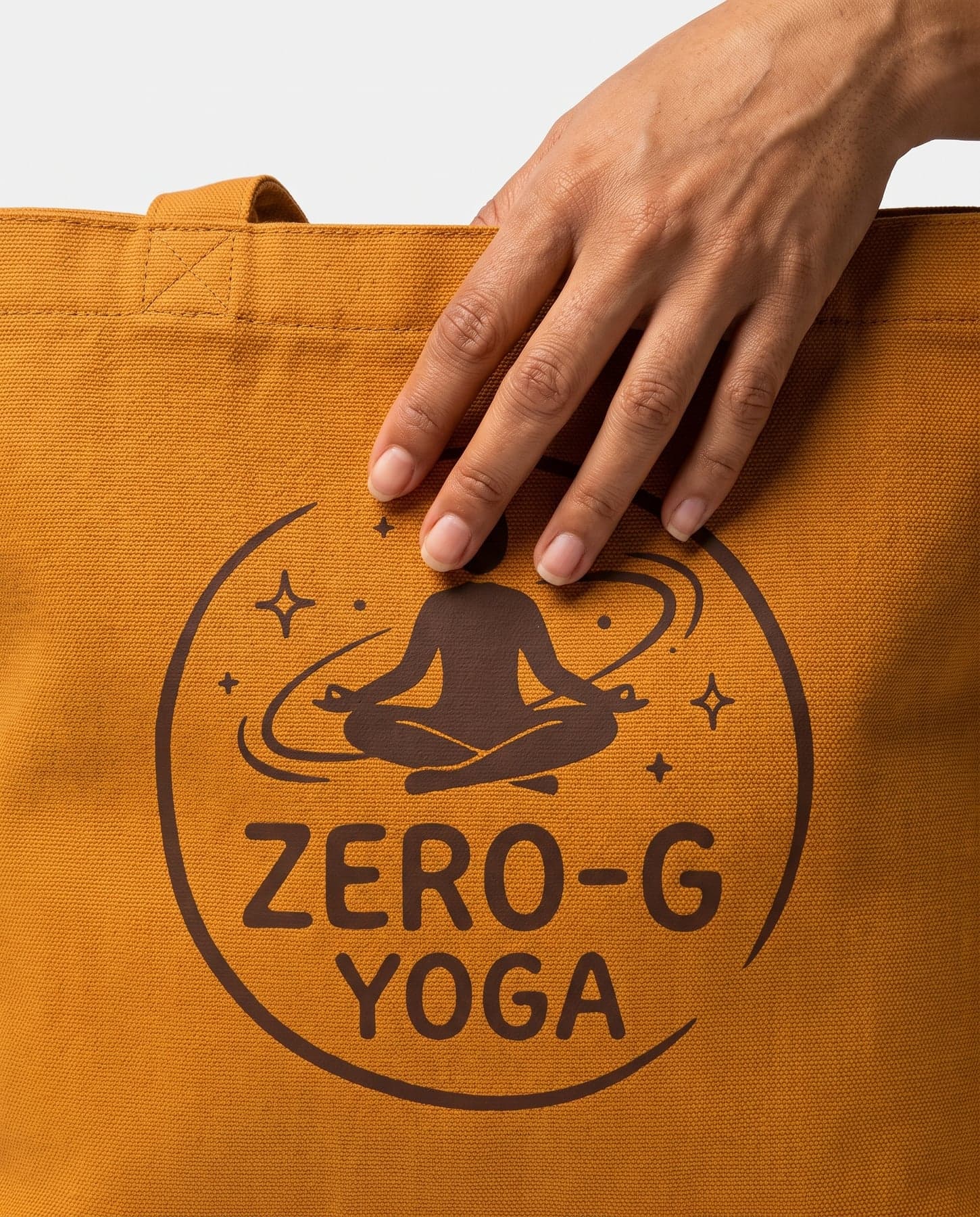 Le marquage — Westford Mill Earthaware® Organic Yoga Tote Amber, sérigraphie en grand format, devant